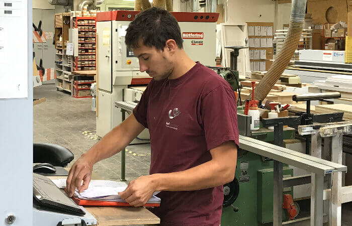 CNC-Bearbeitung – eine Momentaufnahme in der Möbeltischlerei | Möbelschreinerei von Tischlermeister Michael Korfmacher.