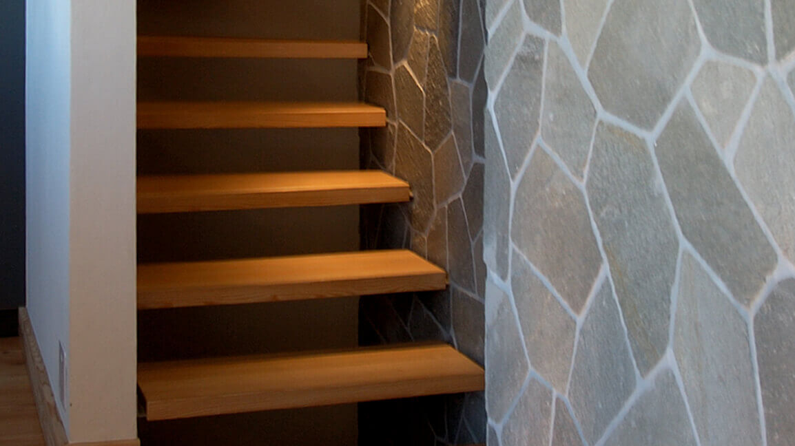 Moderne Holztreppe aus der Tischlerei | Schreinerei Korfmacher.