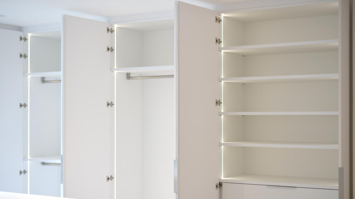 Individualisierung par excellence: Einbauschränke aus der Tischlerei | Schreinerei Korfmacher.