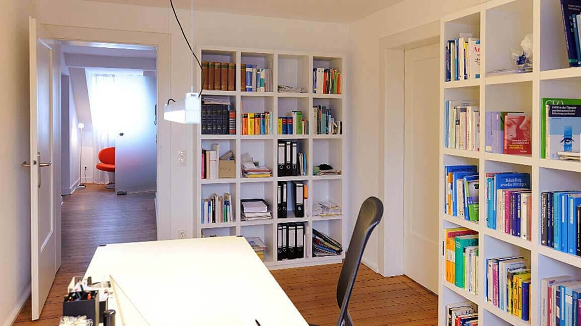 Beispiel Büro – individuelle Lösungen aus dem Tischlermeisterbetrieb Korfmacher.