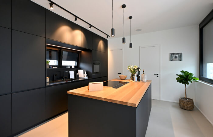 Individualität und Maßanfertigung: Eine Schreinerküche wird genau nach den Wünschen und Bedürfnissen des Kunden angefertigt.